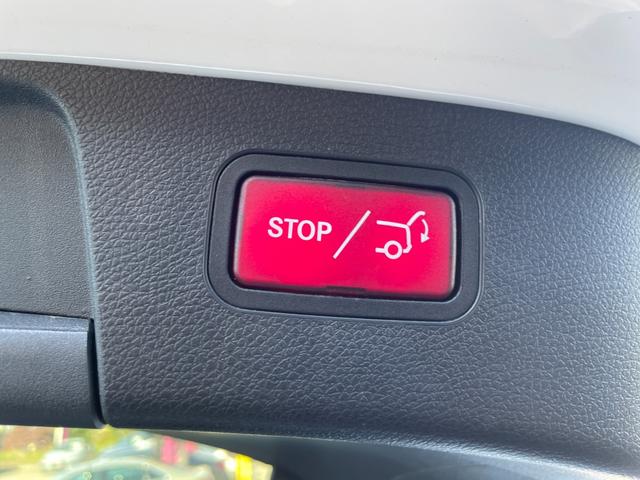 ＧＬＡクラス ＧＬＡ２２０　４マチック　パノラミックスライディングルーフ　Ｈａｒｍａｎ／Ｋａｒｄｏｎ　プレミアムパッケージ　前席パワーシート　黒革シート　シートヒーター　パワーテールゲート　ナビ　フルセグＴＶ　バックカメラ　ＥＴＣ　ＡＣＣ（25枚目）