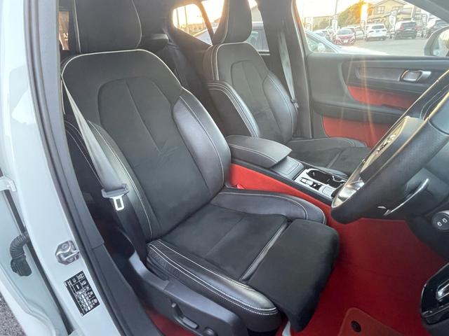 XC40 T4 AWD Rデザイン インテリセーフ ハーフレザー シートヒーター ステアリングヒーター パワーシート ワイヤレスチャージ 全方位カメラ ナビ フルセグTV レーンキープ ブラインドスポット クリアランスソナー ACC(5枚目)