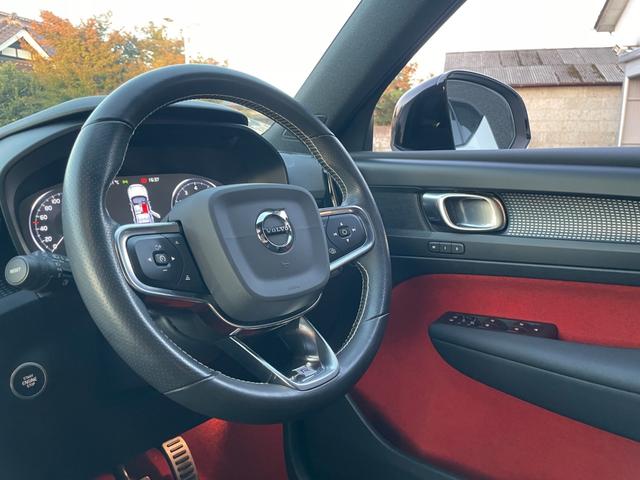 XC40 T4 AWD Rデザイン インテリセーフ ハーフレザー シートヒーター ステアリングヒーター パワーシート ワイヤレスチャージ 全方位カメラ ナビ フルセグTV レーンキープ ブラインドスポット クリアランスソナー ACC(8枚目)