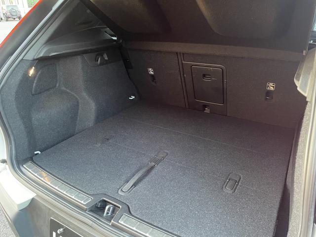 XC40 T4 AWD Rデザイン インテリセーフ ハーフレザー シートヒーター ステアリングヒーター パワーシート ワイヤレスチャージ 全方位カメラ ナビ フルセグTV レーンキープ ブラインドスポット クリアランスソナー ACC(21枚目)