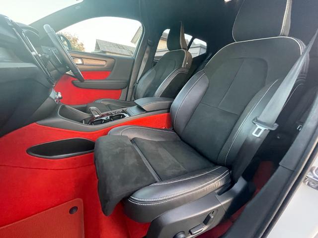 XC40 T4 AWD Rデザイン インテリセーフ ハーフレザー シートヒーター ステアリングヒーター パワーシート ワイヤレスチャージ 全方位カメラ ナビ フルセグTV レーンキープ ブラインドスポット クリアランスソナー ACC(24枚目)