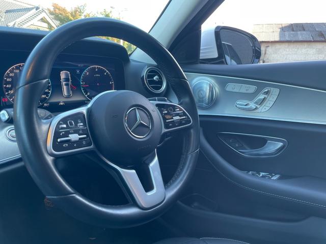 Ｅクラスステーションワゴン Ｅ２２０ｄ　ステーションワゴン　アバンギャルド　エクスクルーシブＰＫＧ　スライディングサンルーフ　レーダーセーフティＰＫＧ　エアバランスＰＫＧ　ヘッドアップディスプレイ　Ｂｕｒｍｅｓｔｅｒサウンド　黒革シート　全席シートヒーター　アンビエント（9枚目）