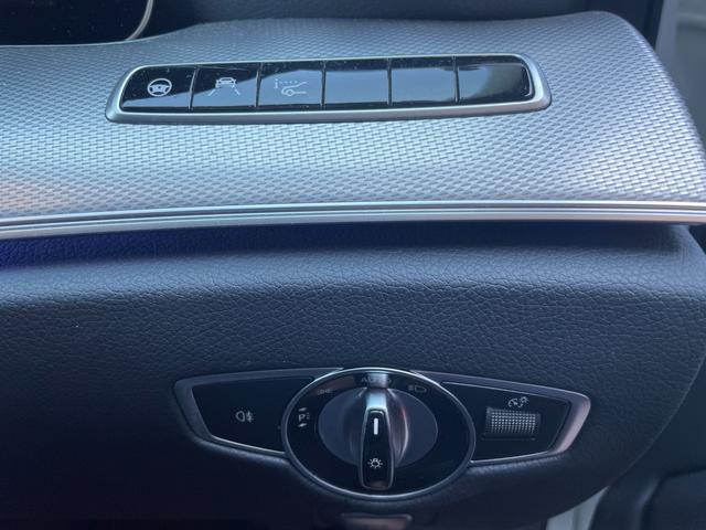 Ｅクラスステーションワゴン Ｅ２２０ｄ　ステーションワゴン　アバンギャルド　エクスクルーシブＰＫＧ　スライディングサンルーフ　レーダーセーフティＰＫＧ　エアバランスＰＫＧ　ヘッドアップディスプレイ　Ｂｕｒｍｅｓｔｅｒサウンド　黒革シート　全席シートヒーター　アンビエント（10枚目）