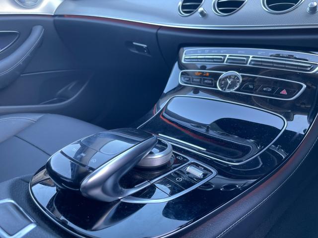 Ｅクラスステーションワゴン Ｅ２２０ｄ　ステーションワゴン　アバンギャルド　エクスクルーシブＰＫＧ　スライディングサンルーフ　レーダーセーフティＰＫＧ　エアバランスＰＫＧ　ヘッドアップディスプレイ　Ｂｕｒｍｅｓｔｅｒサウンド　黒革シート　全席シートヒーター　アンビエント（23枚目）