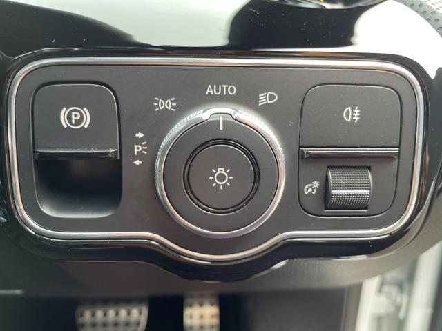 ＣＬＡクラス シューティングブレーク ＣＬＡ２００ｄ　シューティングブレーク　ＡＭＧライン　アンビエントライト　ワイヤレスチャージ　レーダーセーフティ　ＡＣＣ　パークトロニック　ハーフレザー　パワーシート　シートヒーター　パワーテールゲート　レーンキープ　ブラインドスポット　フルセグＴＶ（9枚目）