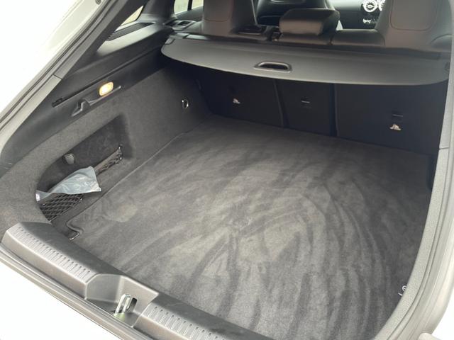 ＣＬＡクラス シューティングブレーク ＣＬＡ２００ｄ　シューティングブレーク　ＡＭＧライン　アンビエントライト　ワイヤレスチャージ　レーダーセーフティ　ＡＣＣ　パークトロニック　ハーフレザー　パワーシート　シートヒーター　パワーテールゲート　レーンキープ　ブラインドスポット　フルセグＴＶ（23枚目）