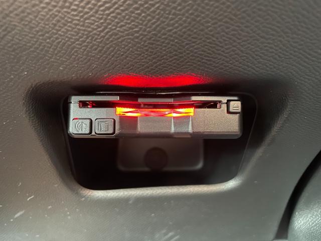 Bクラス B200d AMGライン レーダーセーフティ キーレスゴー ハーフレザー パワーシート シートヒーター ACC パークトロニック レーンキープ ブラインドスポット ナビ フルセグTV バックカメラ ETC パワーテールゲート(10枚目)