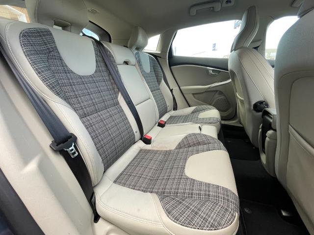 V40 クロスカントリー D4 モメンタム スマートキー ナビ フルセグTV バックカメラ ETC バックソナー ACC BLIS シートヒーター D席パワーシート LEDヘッドライト オートライト(6枚目)