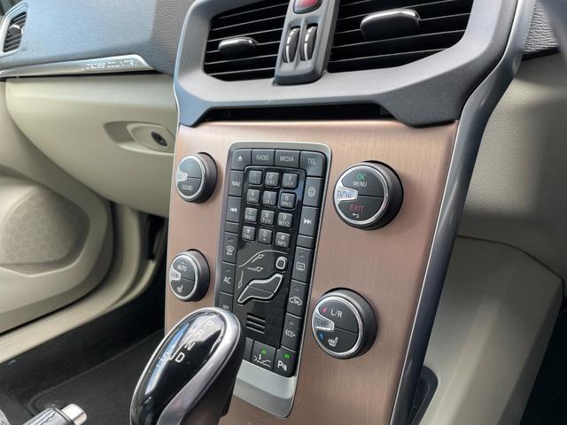 V40 クロスカントリー D4 モメンタム スマートキー ナビ フルセグTV バックカメラ ETC バックソナー ACC BLIS シートヒーター D席パワーシート LEDヘッドライト オートライト(18枚目)