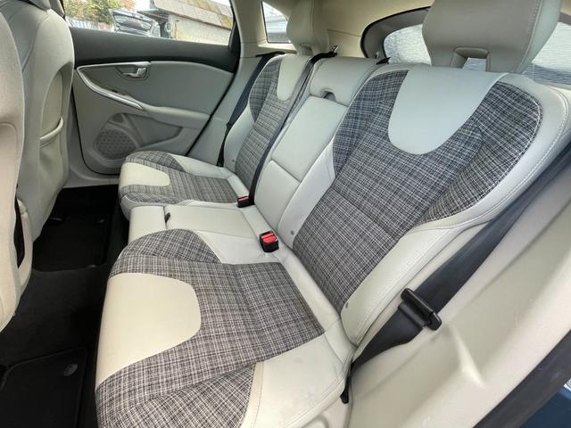 V40 クロスカントリー D4 モメンタム スマートキー ナビ フルセグTV バックカメラ ETC バックソナー ACC BLIS シートヒーター D席パワーシート LEDヘッドライト オートライト(22枚目)