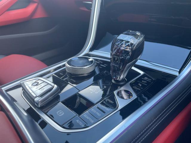 8シリーズ 840dxDriveグランクーペエクスクルシブMスポ スライディングサンルーフ 赤黒コンビレザー ソフトクローズドア ジェスチャーコントロール ワイヤレスチャージ 全席シートヒーター 前席ベンチレーター BMWレーザーLED アンビエントライト PDC(24枚目)