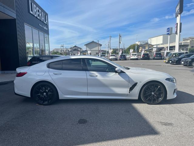 8シリーズ 840dxDriveグランクーペエクスクルシブMスポ スライディングサンルーフ 赤黒コンビレザー ソフトクローズドア ジェスチャーコントロール ワイヤレスチャージ 全席シートヒーター 前席ベンチレーター BMWレーザーLED アンビエントライト PDC(33枚目)