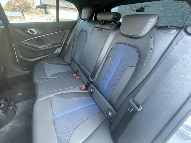 1シリーズ 118d Mスポーツ エディションジョイ+ ワンオーナー ナビゲーションPKG コンフォートPKG ストレージPKG バックカメラ LEDヘッドライト ACC ハーフレザー 運転席パワーシート アンビエントライト ブラインドスポット(24枚目)