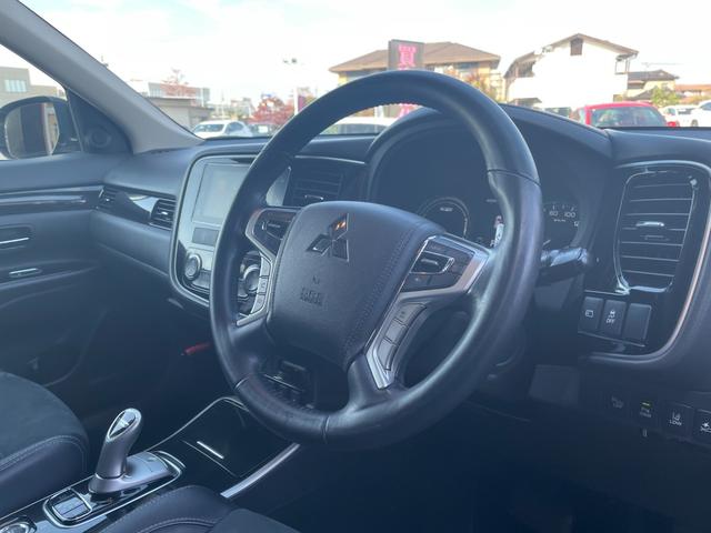 アウトランダーＰＨＥＶ Ｇセーフティパッケージ　Ａｐｐｌｅｃａｒｐｌａｙ　アラウンドビューモニター　ＡＣＣ　ＬＤＷ　ブラインドスポット　ハーフレザー　パワーシート　シートヒーター　純正ＡＷ積み込み　ＬＥＤヘッドライト　ステアリングヒーター（5枚目）