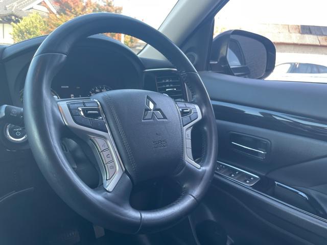 アウトランダーＰＨＥＶ Ｇセーフティパッケージ　Ａｐｐｌｅｃａｒｐｌａｙ　アラウンドビューモニター　ＡＣＣ　ＬＤＷ　ブラインドスポット　ハーフレザー　パワーシート　シートヒーター　純正ＡＷ積み込み　ＬＥＤヘッドライト　ステアリングヒーター（10枚目）