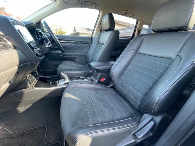 アウトランダーＰＨＥＶ Ｇセーフティパッケージ　Ａｐｐｌｅｃａｒｐｌａｙ　アラウンドビューモニター　ＡＣＣ　ＬＤＷ　ブラインドスポット　ハーフレザー　パワーシート　シートヒーター　純正ＡＷ積み込み　ＬＥＤヘッドライト　ステアリングヒーター（25枚目）