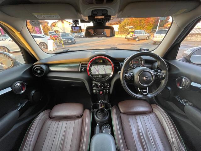 ＭＩＮＩ クーパーＳ　６０イヤーズエディション　特別使用車　茶革シート　シートヒーター　コンフォートアクセス　インテリジェントセーフティ　アクティブクルーズコントロール　パークディスタンスコントロール　ドライブレコーダー　ＬＥＤヘッドライト（7枚目）