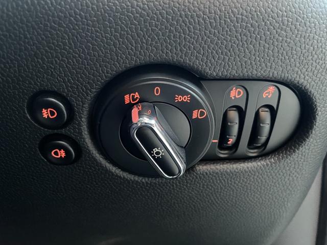 ＭＩＮＩ クーパーＳ　６０イヤーズエディション　特別使用車　茶革シート　シートヒーター　コンフォートアクセス　インテリジェントセーフティ　アクティブクルーズコントロール　パークディスタンスコントロール　ドライブレコーダー　ＬＥＤヘッドライト（9枚目）