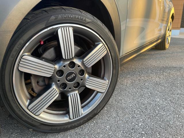 ＭＩＮＩ クーパーＳ　６０イヤーズエディション　特別使用車　茶革シート　シートヒーター　コンフォートアクセス　インテリジェントセーフティ　アクティブクルーズコントロール　パークディスタンスコントロール　ドライブレコーダー　ＬＥＤヘッドライト（24枚目）