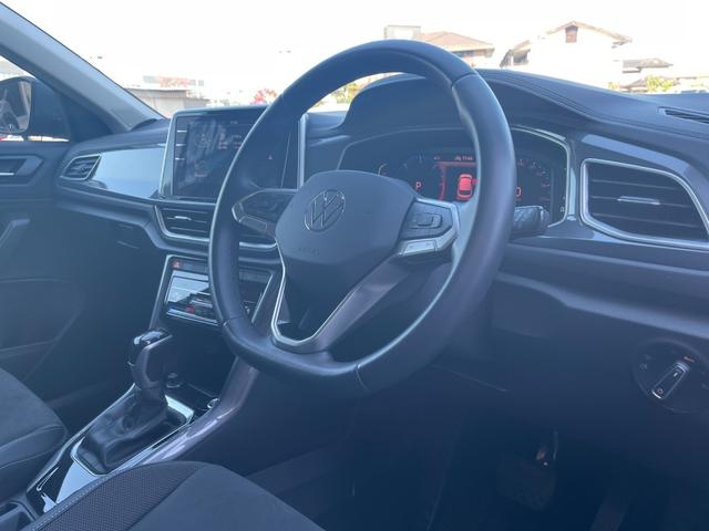 Ｔ－ロック ＴＤＩ　スタイル　デジタルメータークラスター　ＡＣＣ　ワイヤレスチャージ　レーンキープアシスト　ブラインドスポット　フロントアシスト　パークディスタンス　ハーフレザー　ＬＥＤヘッドライト　ナビ　バックカメラ（4枚目）