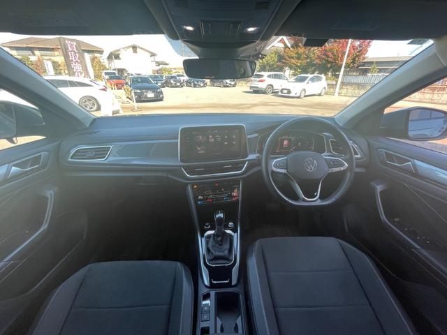 Ｔ－ロック ＴＤＩ　スタイル　デジタルメータークラスター　ＡＣＣ　ワイヤレスチャージ　レーンキープアシスト　ブラインドスポット　フロントアシスト　パークディスタンス　ハーフレザー　ＬＥＤヘッドライト　ナビ　バックカメラ（7枚目）