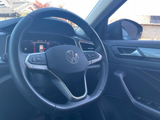 Ｔ－ロック ＴＤＩ　スタイル　デジタルメータークラスター　ＡＣＣ　ワイヤレスチャージ　レーンキープアシスト　ブラインドスポット　フロントアシスト　パークディスタンス　ハーフレザー　ＬＥＤヘッドライト　ナビ　バックカメラ（8枚目）