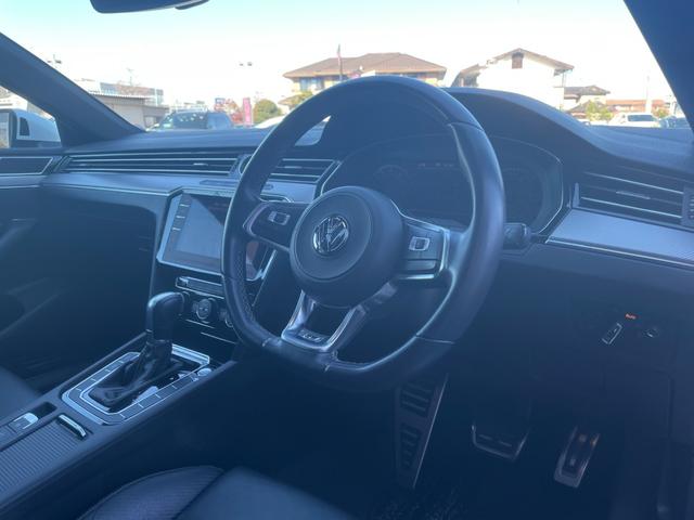 アルテオン ＴＳＩ　４モーション　Ｒラインアドバンス　サンルーフ　ヘッドアップディスプレイ　黒革シート　パワーシート　シートヒーター　運転席マッサージシート　ＡＣＣ　フロントアシスト　レーンキープアシスト　ブラインドスポット　パワーテールゲート（5枚目）