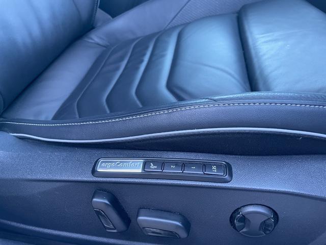 アルテオン ＴＳＩ　４モーション　Ｒラインアドバンス　サンルーフ　ヘッドアップディスプレイ　黒革シート　パワーシート　シートヒーター　運転席マッサージシート　ＡＣＣ　フロントアシスト　レーンキープアシスト　ブラインドスポット　パワーテールゲート（7枚目）