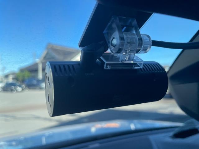 アルテオン ＴＳＩ　４モーション　Ｒラインアドバンス　サンルーフ　ヘッドアップディスプレイ　黒革シート　パワーシート　シートヒーター　運転席マッサージシート　ＡＣＣ　フロントアシスト　レーンキープアシスト　ブラインドスポット　パワーテールゲート（21枚目）