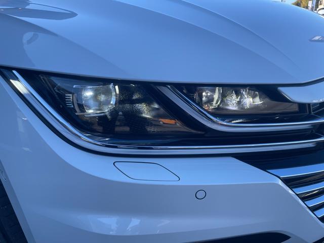 アルテオン ＴＳＩ　４モーション　Ｒラインアドバンス　サンルーフ　ヘッドアップディスプレイ　黒革シート　パワーシート　シートヒーター　運転席マッサージシート　ＡＣＣ　フロントアシスト　レーンキープアシスト　ブラインドスポット　パワーテールゲート（28枚目）