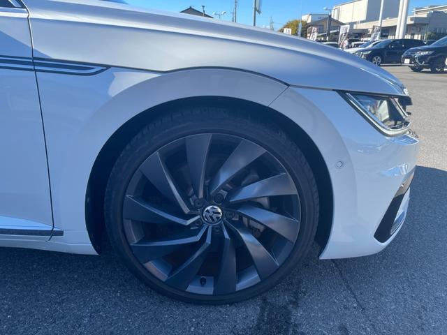 アルテオン ＴＳＩ　４モーション　Ｒラインアドバンス　サンルーフ　ヘッドアップディスプレイ　黒革シート　パワーシート　シートヒーター　運転席マッサージシート　ＡＣＣ　フロントアシスト　レーンキープアシスト　ブラインドスポット　パワーテールゲート（31枚目）