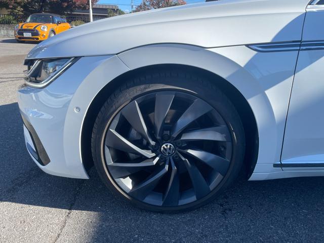アルテオン ＴＳＩ　４モーション　Ｒラインアドバンス　サンルーフ　ヘッドアップディスプレイ　黒革シート　パワーシート　シートヒーター　運転席マッサージシート　ＡＣＣ　フロントアシスト　レーンキープアシスト　ブラインドスポット　パワーテールゲート（34枚目）