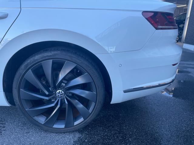 アルテオン ＴＳＩ　４モーション　Ｒラインアドバンス　サンルーフ　ヘッドアップディスプレイ　黒革シート　パワーシート　シートヒーター　運転席マッサージシート　ＡＣＣ　フロントアシスト　レーンキープアシスト　ブラインドスポット　パワーテールゲート（35枚目）