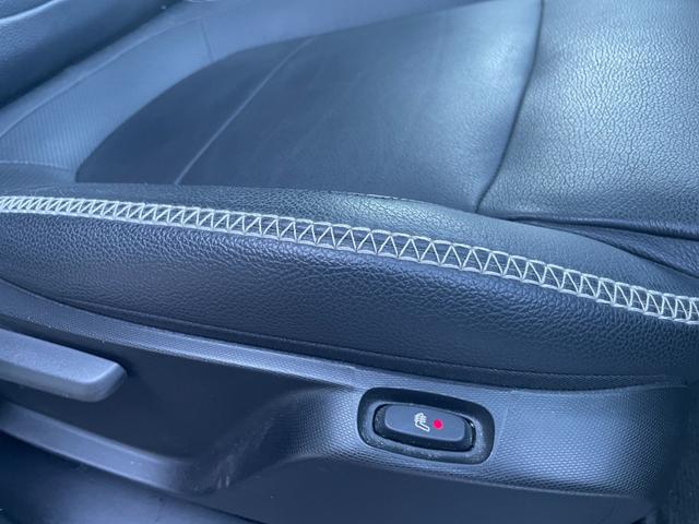 スマートフォーフォー ＢＲＡＢＵＳ　エクスクルーシブ　ガラスルーフ　ローダウン　９インチフローティングナビ　フルセグＴＶ　バックカメラ　ＥＴＣ　黒革シート　シートヒーター　クルーズコントロール　レーンキープアシスト　ＧＰＳレーダー（7枚目）