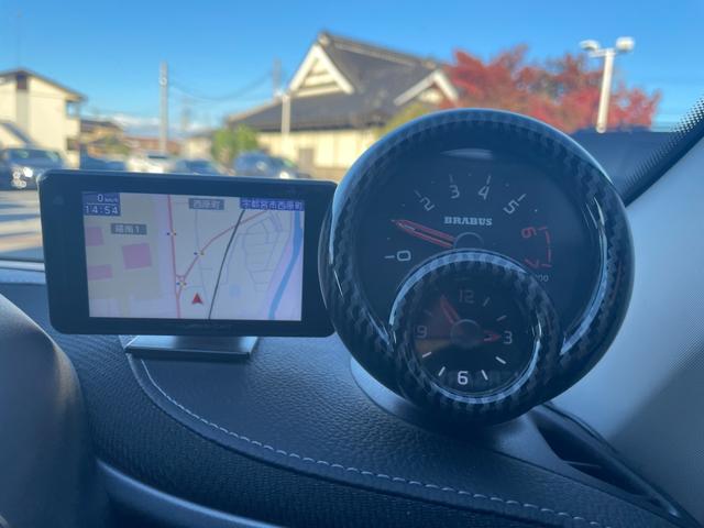 スマートフォーフォー ＢＲＡＢＵＳ　エクスクルーシブ　ガラスルーフ　ローダウン　９インチフローティングナビ　フルセグＴＶ　バックカメラ　ＥＴＣ　黒革シート　シートヒーター　クルーズコントロール　レーンキープアシスト　ＧＰＳレーダー（12枚目）