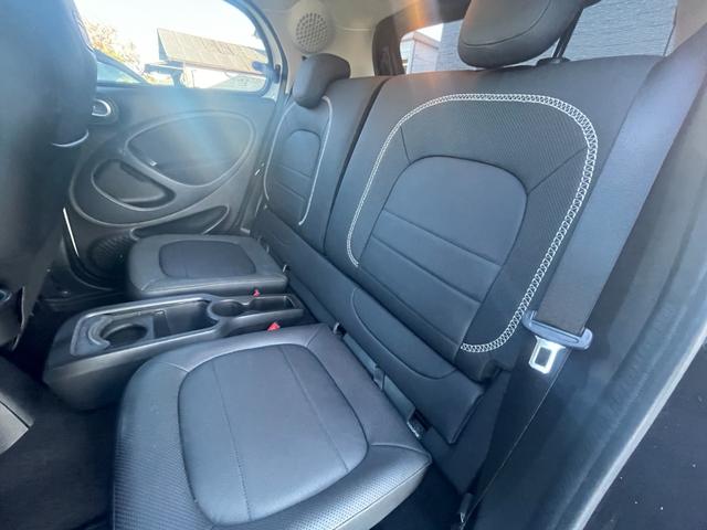 スマートフォーフォー ＢＲＡＢＵＳ　エクスクルーシブ　ガラスルーフ　ローダウン　９インチフローティングナビ　フルセグＴＶ　バックカメラ　ＥＴＣ　黒革シート　シートヒーター　クルーズコントロール　レーンキープアシスト　ＧＰＳレーダー（24枚目）