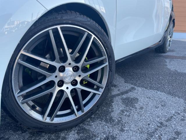 スマートフォーフォー ＢＲＡＢＵＳ　エクスクルーシブ　ガラスルーフ　ローダウン　９インチフローティングナビ　フルセグＴＶ　バックカメラ　ＥＴＣ　黒革シート　シートヒーター　クルーズコントロール　レーンキープアシスト　ＧＰＳレーダー（26枚目）