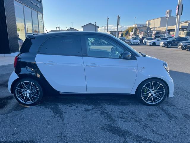 スマートフォーフォー ＢＲＡＢＵＳ　エクスクルーシブ　ガラスルーフ　ローダウン　９インチフローティングナビ　フルセグＴＶ　バックカメラ　ＥＴＣ　黒革シート　シートヒーター　クルーズコントロール　レーンキープアシスト　ＧＰＳレーダー（28枚目）