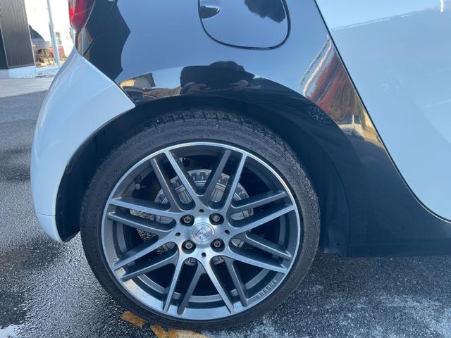 スマートフォーフォー ＢＲＡＢＵＳ　エクスクルーシブ　ガラスルーフ　ローダウン　９インチフローティングナビ　フルセグＴＶ　バックカメラ　ＥＴＣ　黒革シート　シートヒーター　クルーズコントロール　レーンキープアシスト　ＧＰＳレーダー（29枚目）