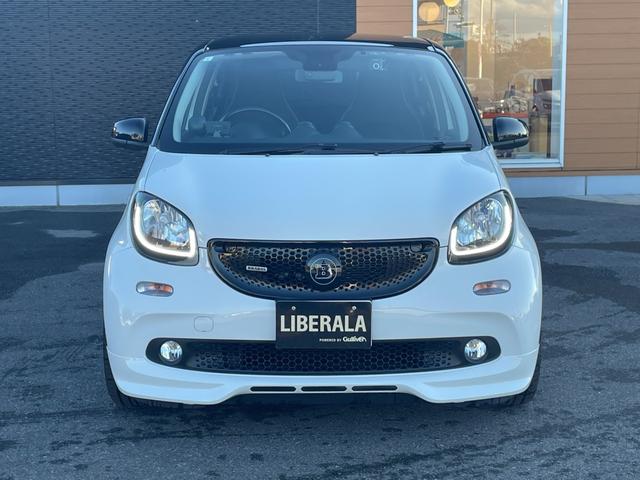 スマートフォーフォー ＢＲＡＢＵＳ　エクスクルーシブ　ガラスルーフ　ローダウン　９インチフローティングナビ　フルセグＴＶ　バックカメラ　ＥＴＣ　黒革シート　シートヒーター　クルーズコントロール　レーンキープアシスト　ＧＰＳレーダー（31枚目）