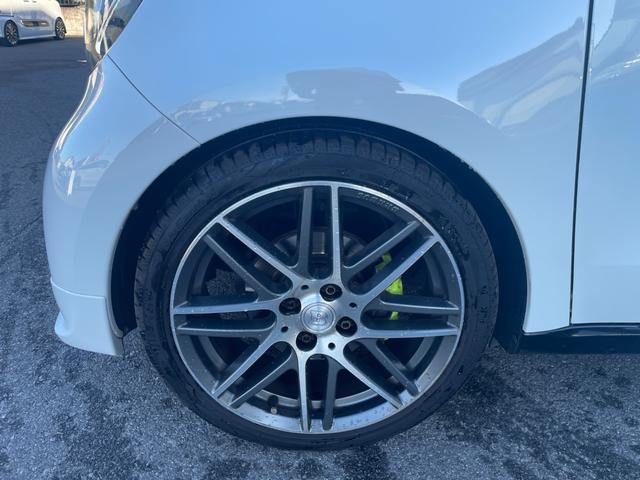 スマートフォーフォー ＢＲＡＢＵＳ　エクスクルーシブ　ガラスルーフ　ローダウン　９インチフローティングナビ　フルセグＴＶ　バックカメラ　ＥＴＣ　黒革シート　シートヒーター　クルーズコントロール　レーンキープアシスト　ＧＰＳレーダー（33枚目）