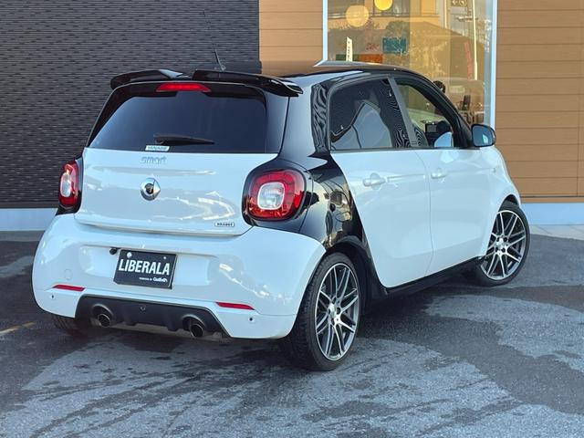 スマートフォーフォー ＢＲＡＢＵＳ　エクスクルーシブ　ガラスルーフ　ローダウン　９インチフローティングナビ　フルセグＴＶ　バックカメラ　ＥＴＣ　黒革シート　シートヒーター　クルーズコントロール　レーンキープアシスト　ＧＰＳレーダー（36枚目）