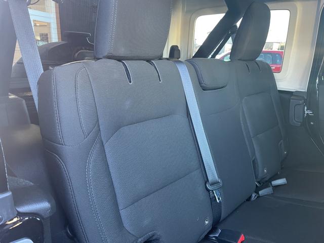 ジープ・ラングラーアンリミテッド サハラ　ナビ　フルセグＴＶ　Ｆ／Ｓ／Ｒカメラ　Ａｐｐｌｅｃａｒｐｌａｙ　ＥＴＣ　ドライブレコーダー　ＬＥＤヘッドライト　ＡＣＣ　パークセンサー　ブラインドスポット（6枚目）