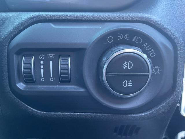 ジープ・ラングラーアンリミテッド サハラ　ナビ　フルセグＴＶ　Ｆ／Ｓ／Ｒカメラ　Ａｐｐｌｅｃａｒｐｌａｙ　ＥＴＣ　ドライブレコーダー　ＬＥＤヘッドライト　ＡＣＣ　パークセンサー　ブラインドスポット（10枚目）