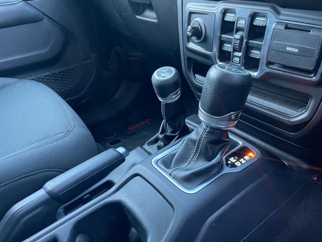 ジープ・ラングラーアンリミテッド サハラ　ナビ　フルセグＴＶ　Ｆ／Ｓ／Ｒカメラ　Ａｐｐｌｅｃａｒｐｌａｙ　ＥＴＣ　ドライブレコーダー　ＬＥＤヘッドライト　ＡＣＣ　パークセンサー　ブラインドスポット（21枚目）