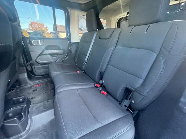 ジープ・ラングラーアンリミテッド サハラ　ナビ　フルセグＴＶ　Ｆ／Ｓ／Ｒカメラ　Ａｐｐｌｅｃａｒｐｌａｙ　ＥＴＣ　ドライブレコーダー　ＬＥＤヘッドライト　ＡＣＣ　パークセンサー　ブラインドスポット（25枚目）