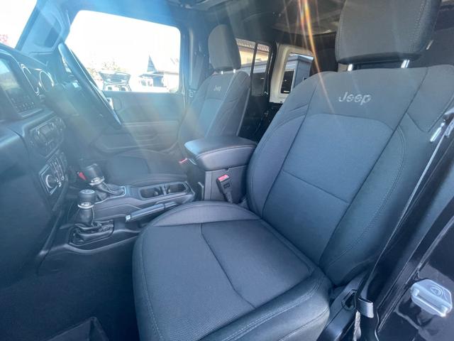 ジープ・ラングラーアンリミテッド サハラ　ナビ　フルセグＴＶ　Ｆ／Ｓ／Ｒカメラ　Ａｐｐｌｅｃａｒｐｌａｙ　ＥＴＣ　ドライブレコーダー　ＬＥＤヘッドライト　ＡＣＣ　パークセンサー　ブラインドスポット（26枚目）