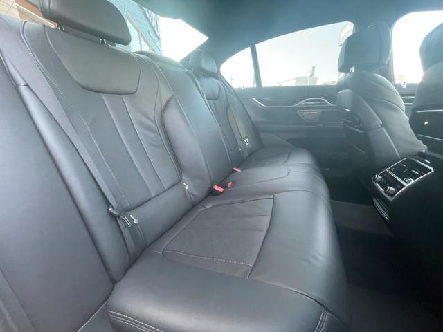 ７シリーズ ７４０ｉ　Ｍスポーツ　サンルーフ　ＢＭＷレーザーライト　Ｈａｒｍａｎ／Ｋａｒｄｏｎサウンド　ヘッドアップディスプレイ　ワイヤレスチャージ　ディスプレイキー　ソフトクローズドア　ジェスチャーコントロール　ベンチレーション（7枚目）