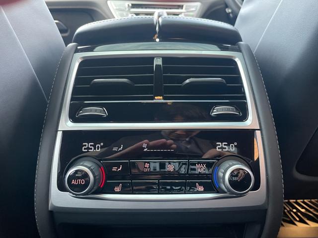 ７シリーズ ７４０ｉ　Ｍスポーツ　サンルーフ　ＢＭＷレーザーライト　Ｈａｒｍａｎ／Ｋａｒｄｏｎサウンド　ヘッドアップディスプレイ　ワイヤレスチャージ　ディスプレイキー　ソフトクローズドア　ジェスチャーコントロール　ベンチレーション（8枚目）