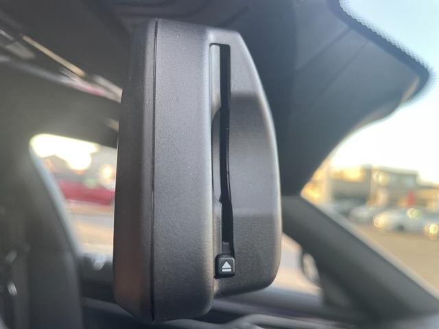 ７シリーズ ７４０ｉ　Ｍスポーツ　サンルーフ　ＢＭＷレーザーライト　Ｈａｒｍａｎ／Ｋａｒｄｏｎサウンド　ヘッドアップディスプレイ　ワイヤレスチャージ　ディスプレイキー　ソフトクローズドア　ジェスチャーコントロール　ベンチレーション（24枚目）